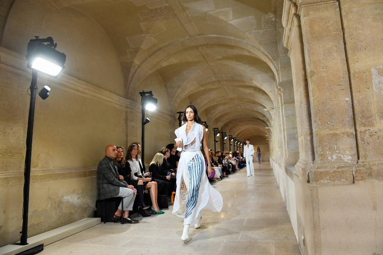 Victoria Beckham presentó una colección fresca, juvenil y elegante.