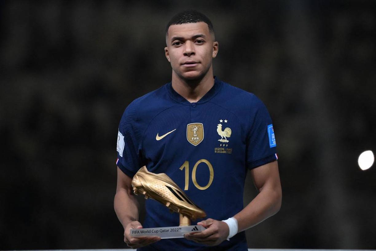 Kylian Mbappé se llevó el premio Bota de Oro del Mundial de Qatar 2022 por ser el máximo goleador del torneo con ocho goles.