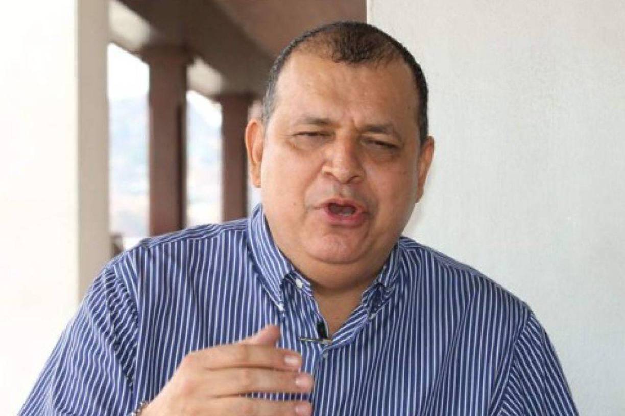 ”Al señor Mauricio Kawas yo le tengo que decir que no recojo chismes”, le respondió Orlando Ponce Morazán.