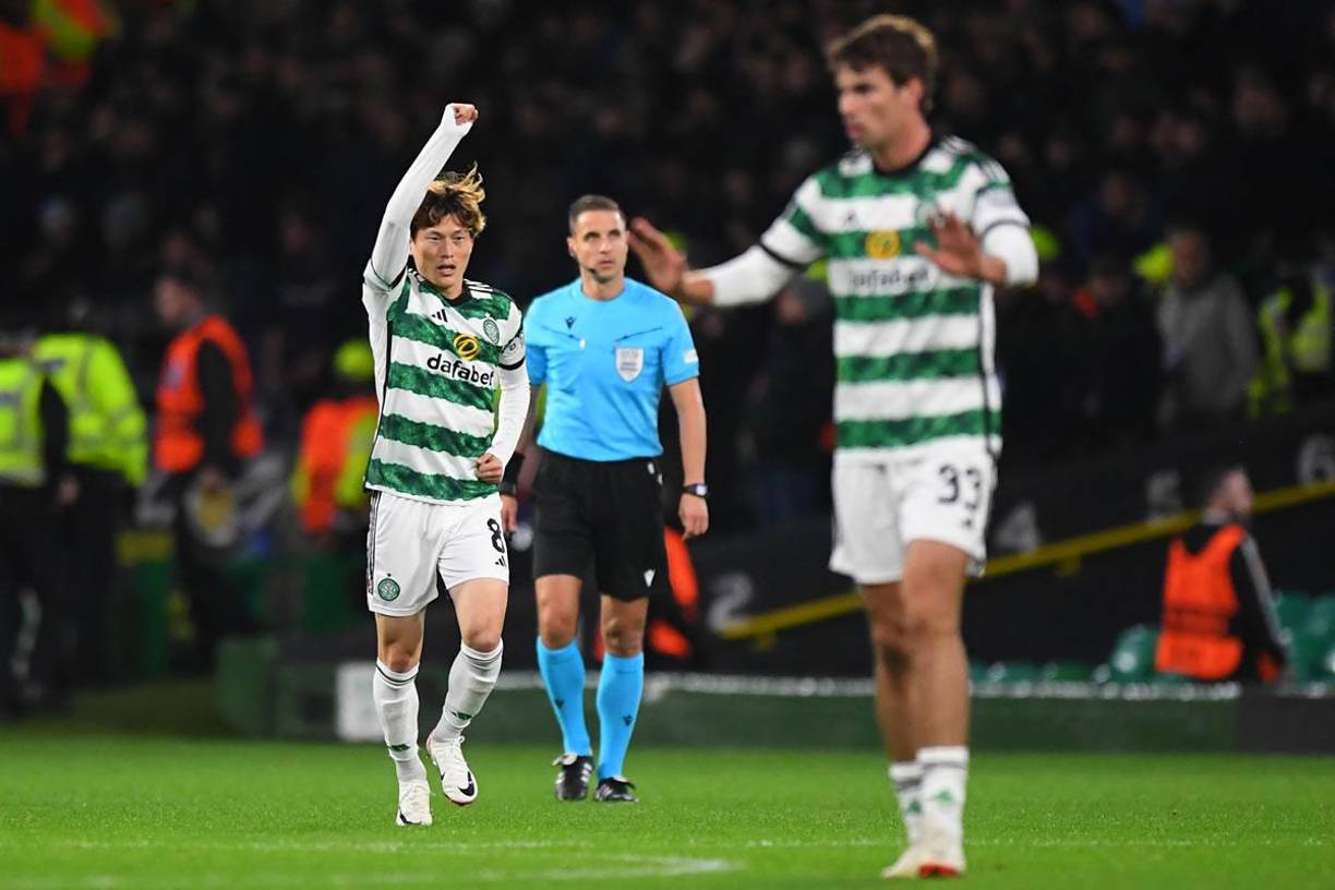 El japonés Kyōgo Furuhashi celebrando su gol que abrió la cuenta 1-0 para el Celtic.