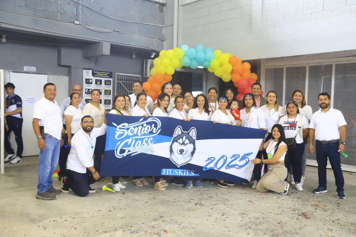 Los padres de familia se hicieron presentes al evento, como siempre lo hacen en las actividades que sus adorados hijos llevan a cabo. 