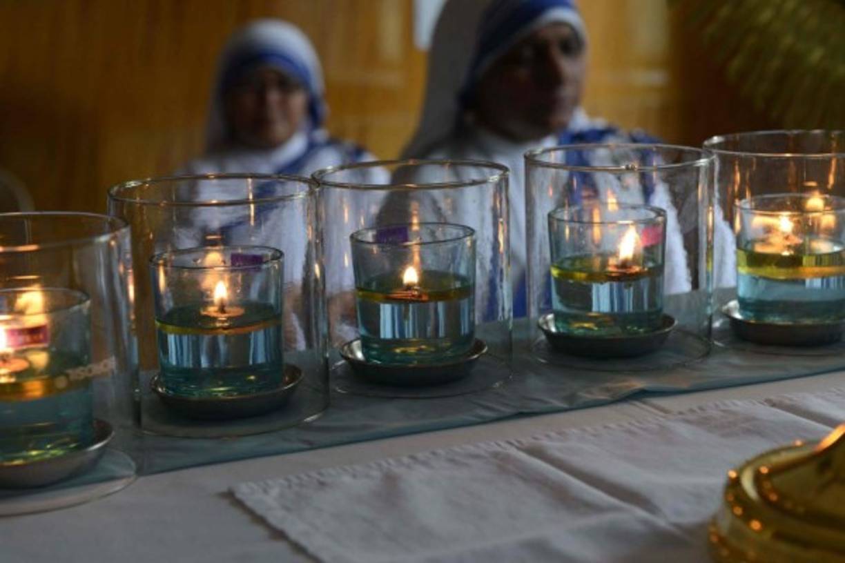 El segundo milagro ocurrió el 8 de diciembre de 2008, cuando el brasileño Mracilio Andrino, ya en coma, iba a ser operado. La esposa del enfermo le había pedido a sus familiares que le rezaran a la beata, de la que era devota: 'Díganle a la madre Teresa que lo cure'. La intervención fue pospuesta ya que la hidrocefalia y la infección en el cerebro habían desaparecido. El paciente sentado, perfectamente consciente, preguntaba qué hacía ahí.