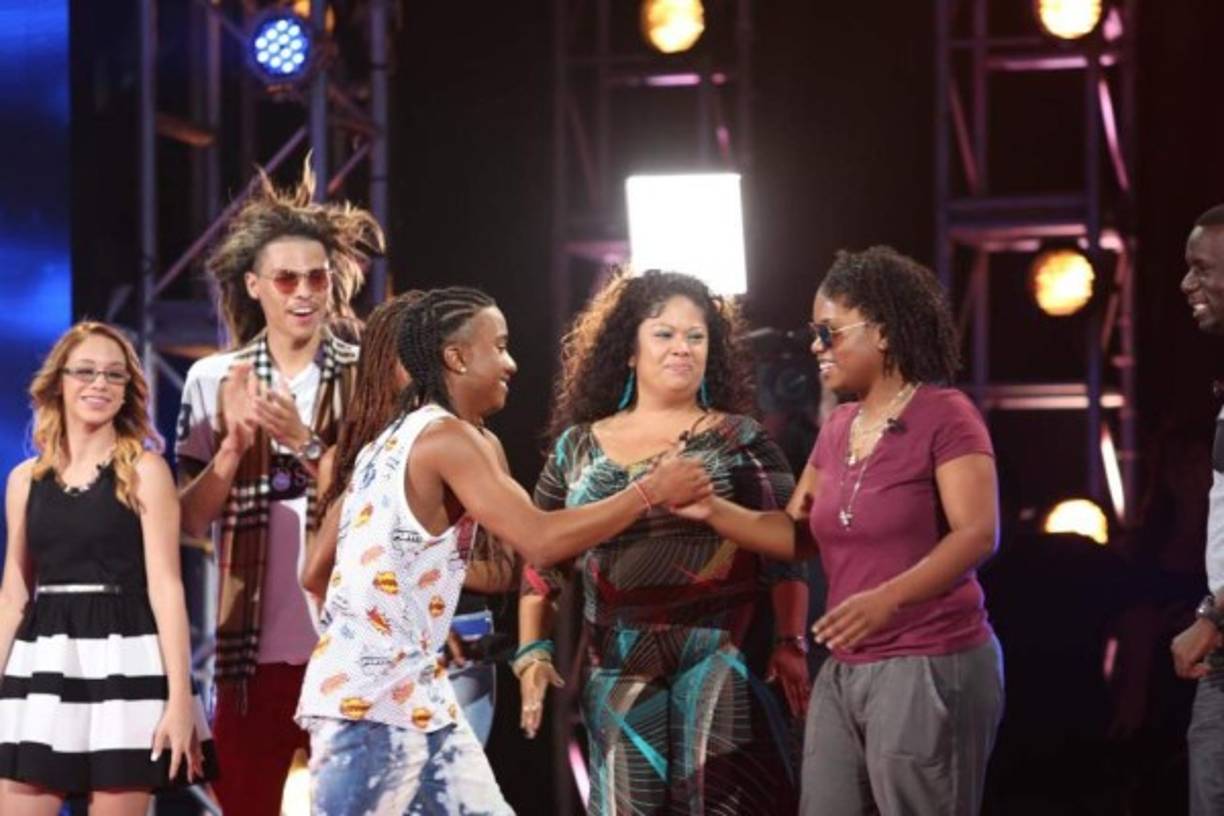 El mostró su cariño a sus padres.