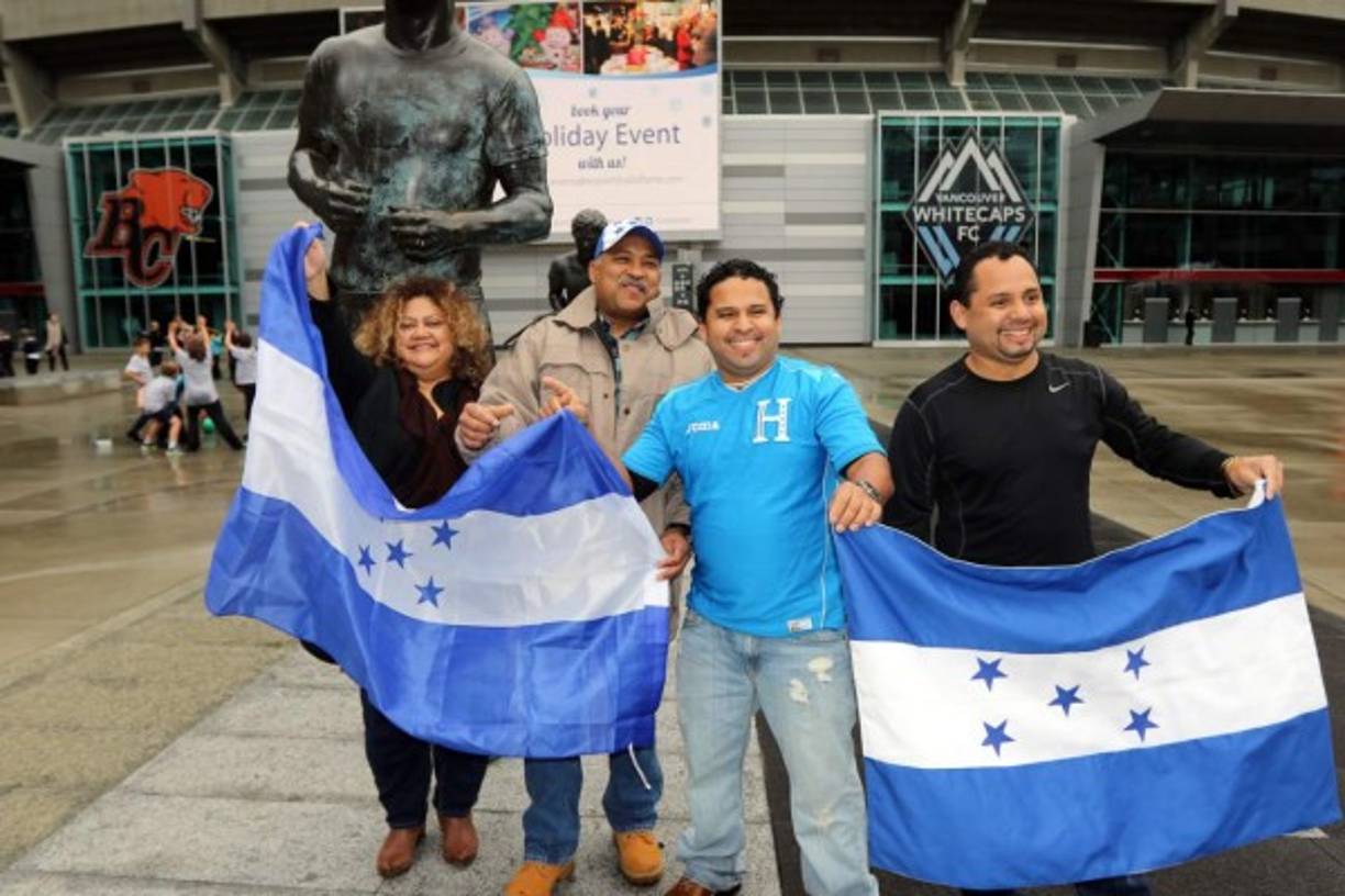 Aficionados hondureños ya han empezado a llegar al estadio BC Place de Vancouver. Foto Ronald Aceituno