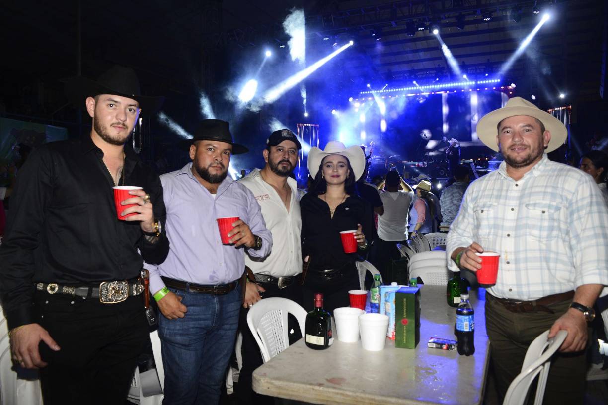 Al concierto asistieron fans de diferentes partes de Honduras como Santa Bárbara, Copán, Olancho, Cofradía, Tocoa, entre otros. 