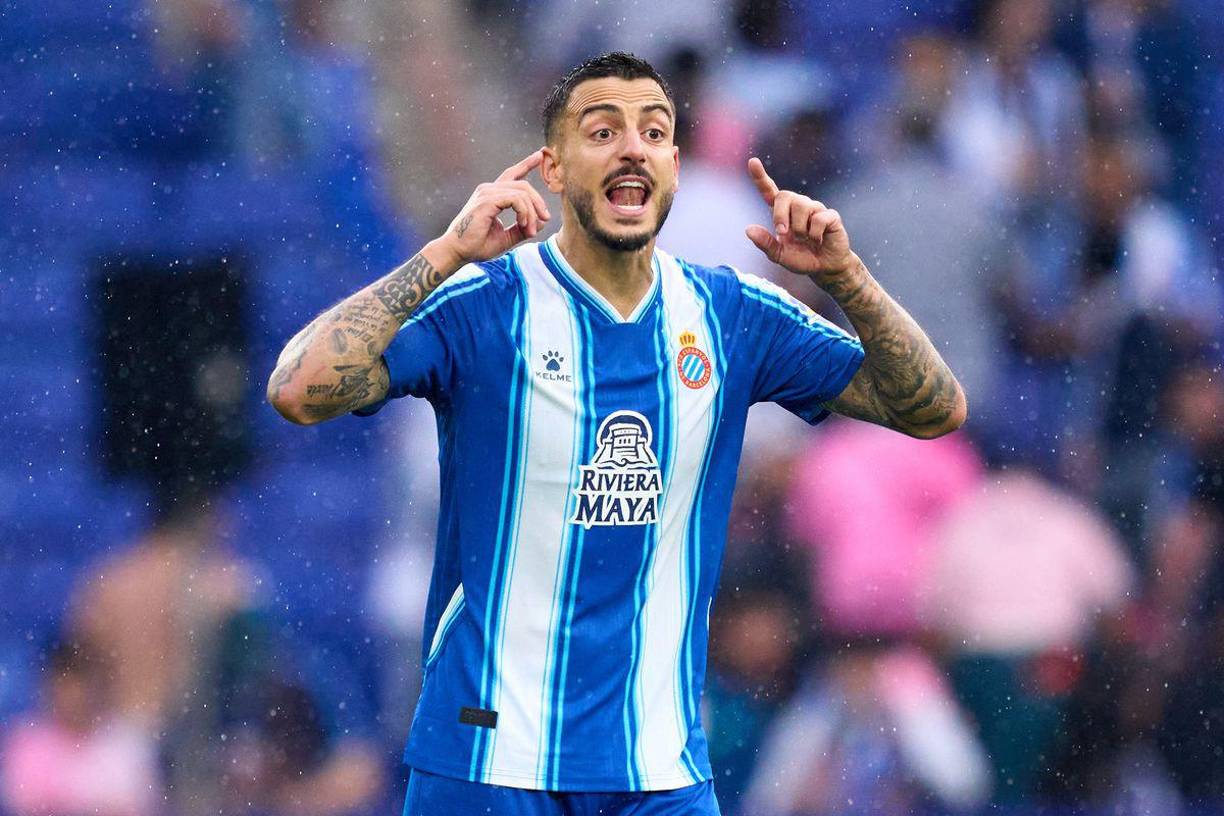 Los fichajes que quiere hacer Florentino Pérez para el ataque del Real Madri. Joselu - El delantero llegaría cedido desde el Espanyol por una temporada. La operación se desbloqueó después del descenso confirmado del conjunto catalán a segunda división. Llegaría para ocupar el lugar en la delantera de Mariano Díaz. Es una apuesta interesante, teniendo en cuenta su impresionante rendimiento y perfil.