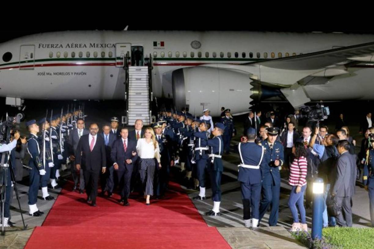 El empresario mexicano Gustavo Jiménez Pons ofreció pagar hasta 99 millones dólares) por el avión presidencial, valorado en unos 220 millones de dólares.