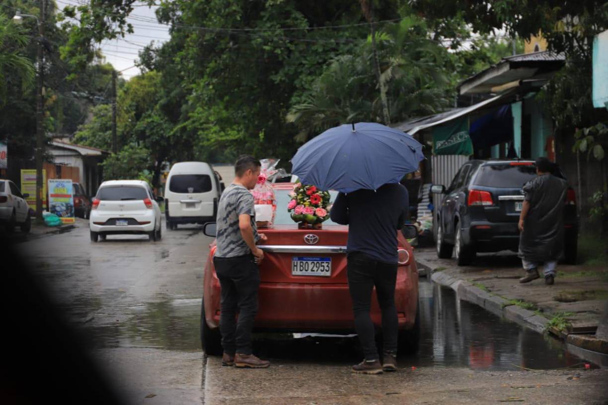 Los vendedores también cuentan con servicio de apartados y de diseños personalizados, una gran opción para esta fecha. 
