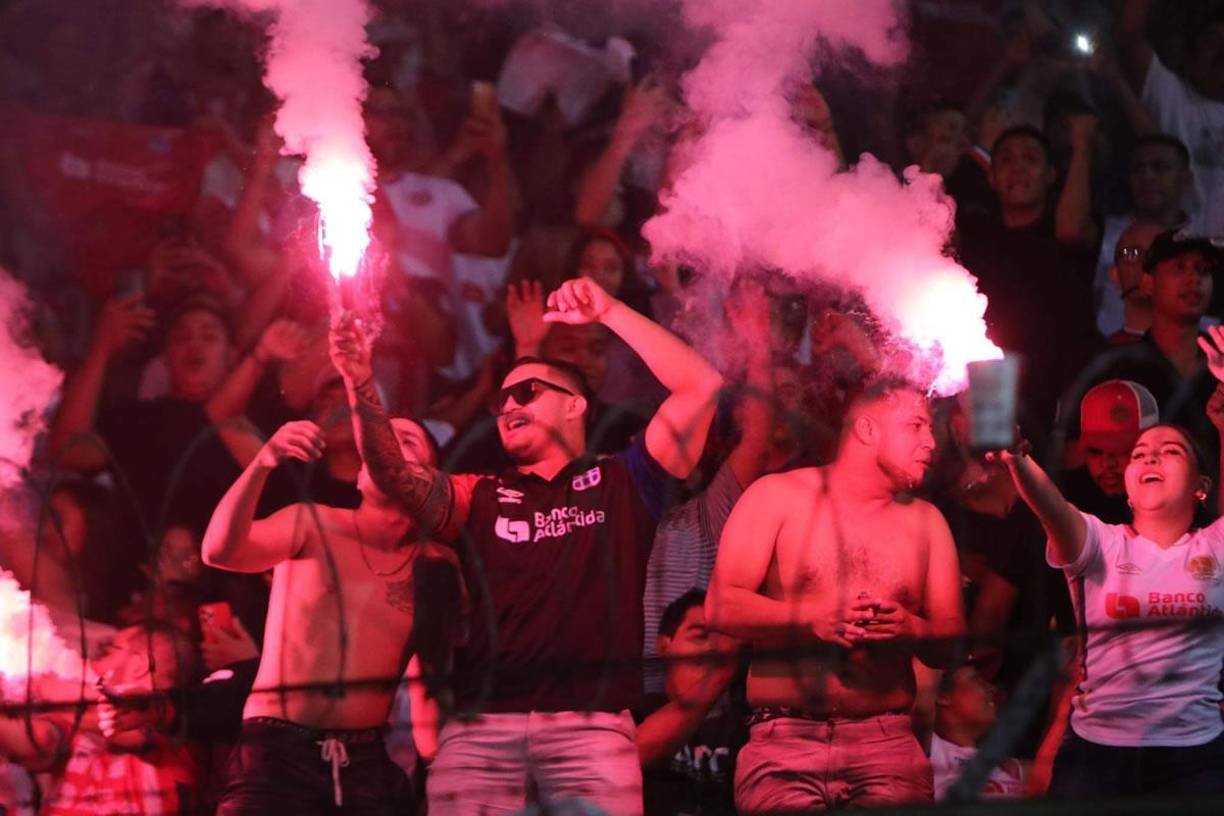 Los aficionados del Olimpia celebraron la conquista del campeonato.