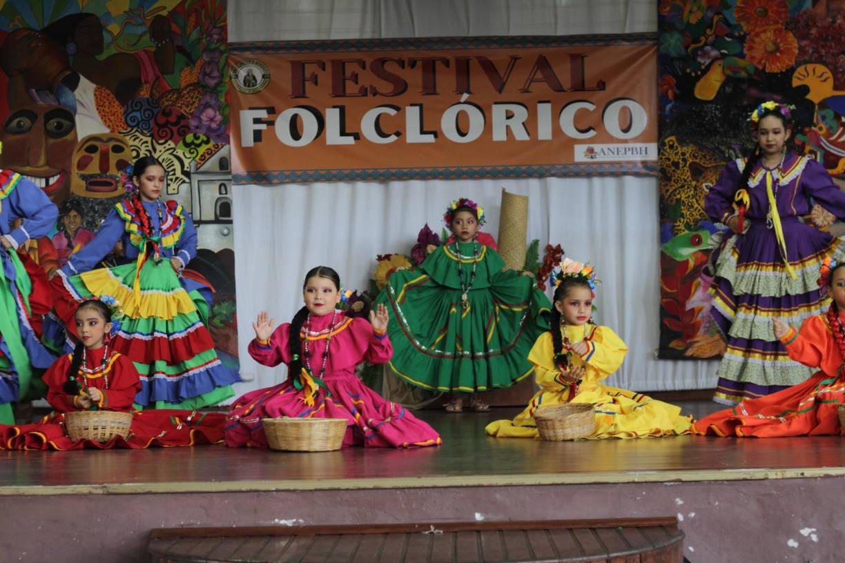 El evento cultural tuvo como sede el centro educativo Saint Peter´s Academy, y contó con la participación de diez instituciones privadas, entre ellas: Our Second Home &amp; Saint Joseph Institute, Kiddy Kat - Morazzani, Big Step, New Generation, entre otras.