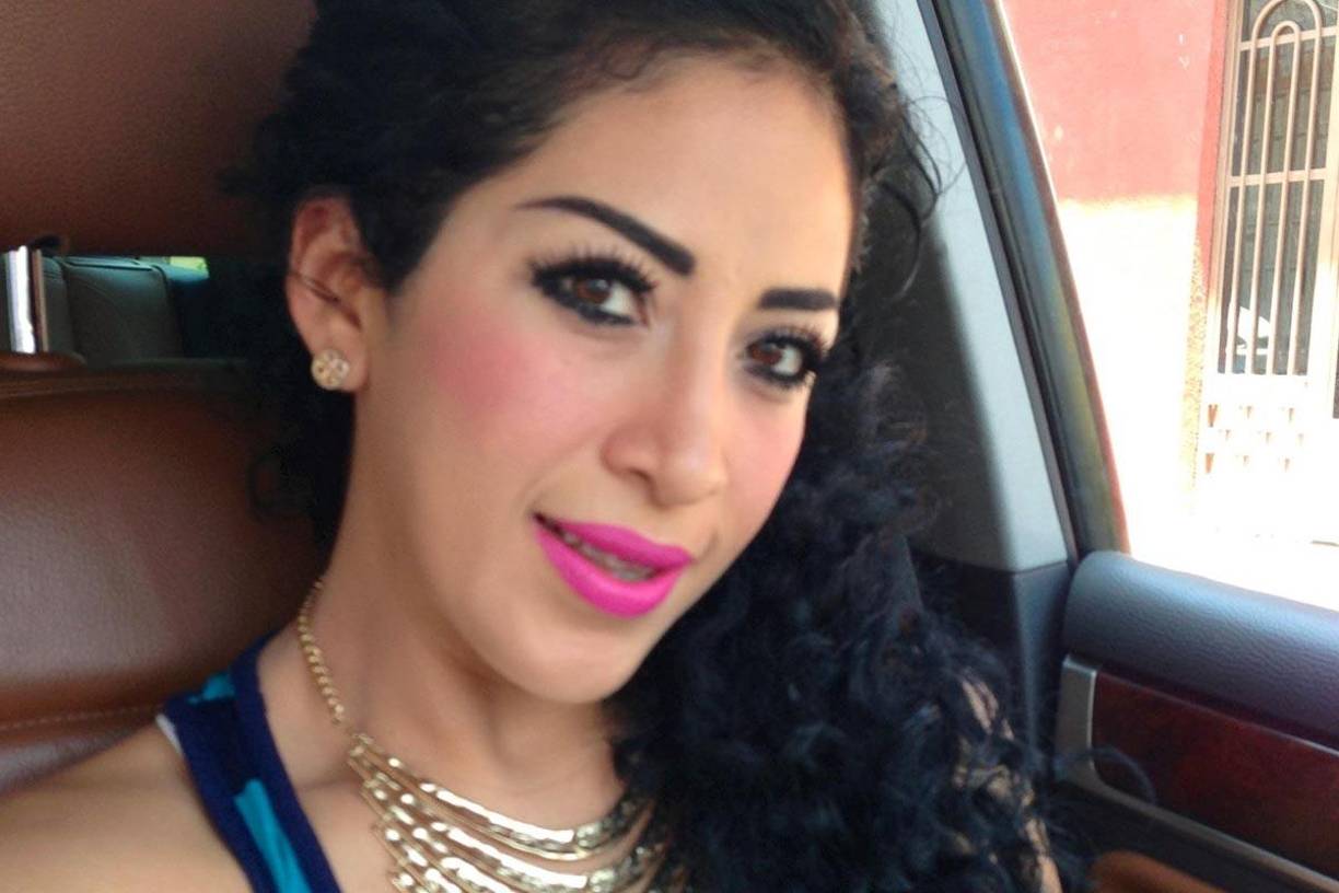  Era esposa del director administrativo del Instituto Guerrerense para la Infraestructura Educativa (IGIFE), Juan Enrique Cadena Espinoza, quien también es dueño del colegio particular Simón Bolívar. 