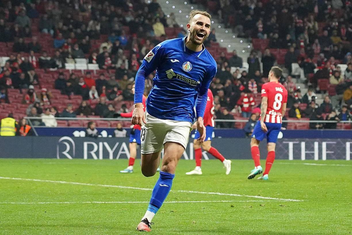 Según apunta el Express, los dirigentes del Arsenal, que habían valorado la posibilidad de pujar por el pase de Borja Mayoral, atacante del Getafe CF, desestiman su llegada al no estar en condiciones de afrontar el pago de la cláusula de rescisión.