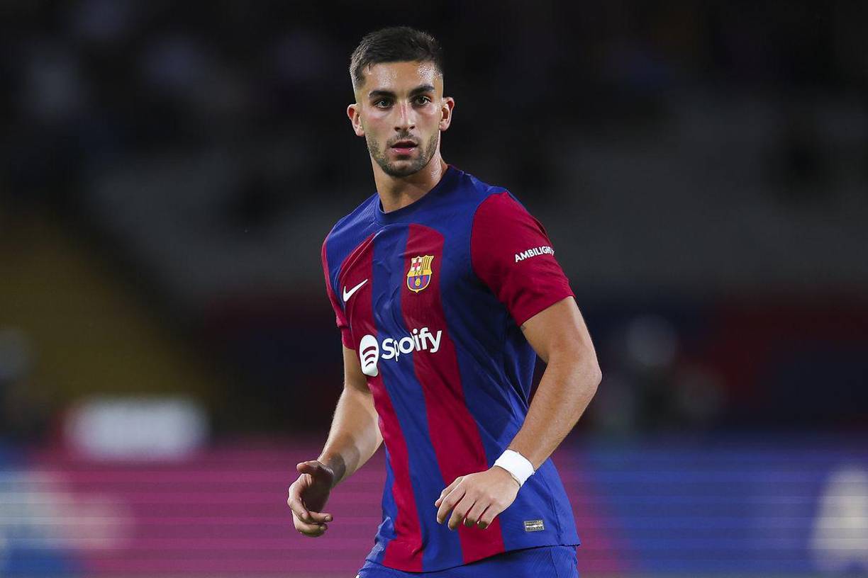 Ferrán Torres ha confirmado en una entrevista para RAC1 que no se irá del FC Barcelona. “No es que quiera seguir, es que voy a seguir en el Barça”, dijo el delantero, cerrando así la puerta a una posible venta o incluso cesión por parte de los azulgranas.