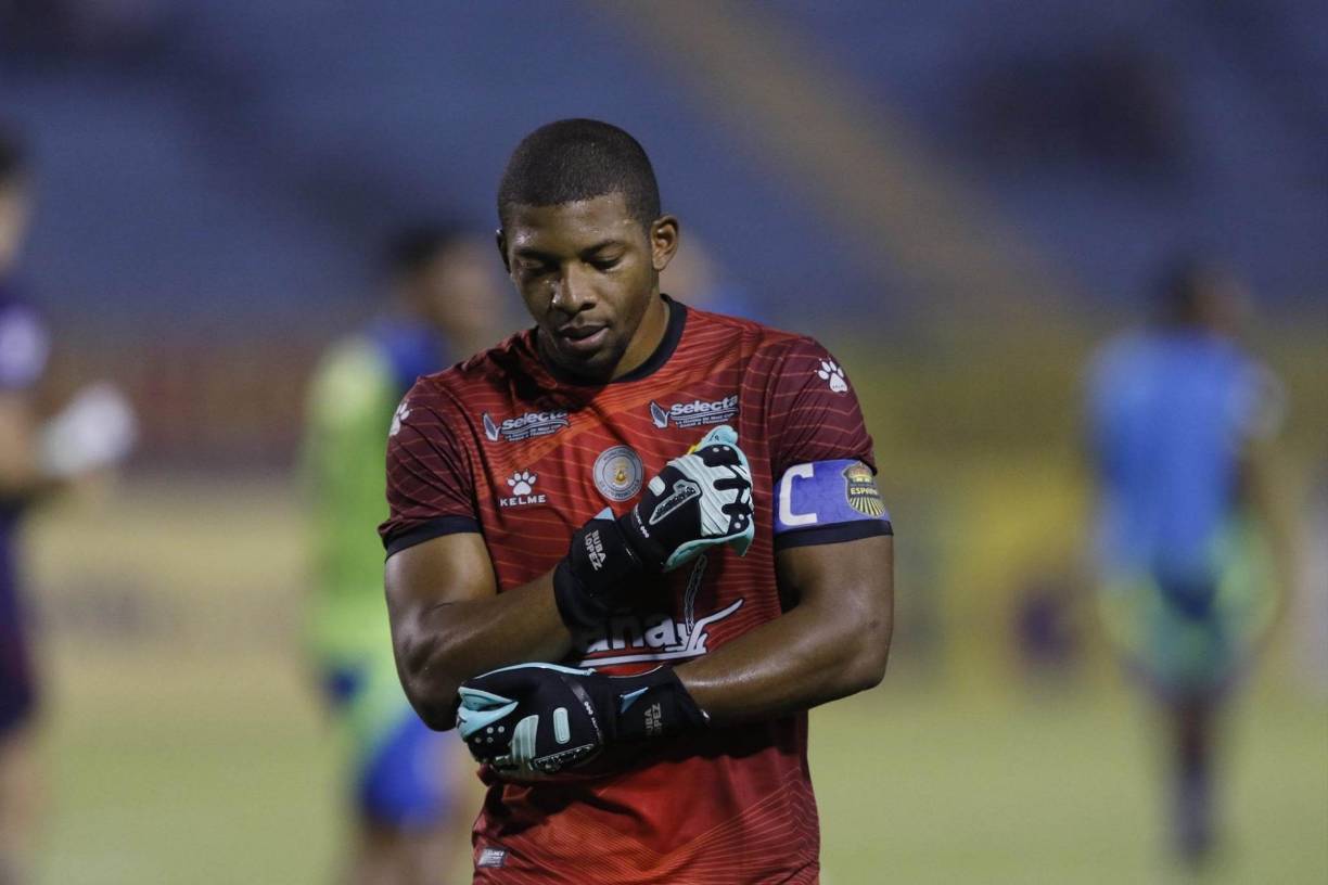 Bombazo. Luis Aurelio Buba López podría convertirse en legionario hondureño de cara a la próxima campaña. En las últimas horas su nombre ha sido vinculado al Municipal de Guatemala. Cabe señalar que el argentino es agente libre ya que finalizó su contrato con Real España.