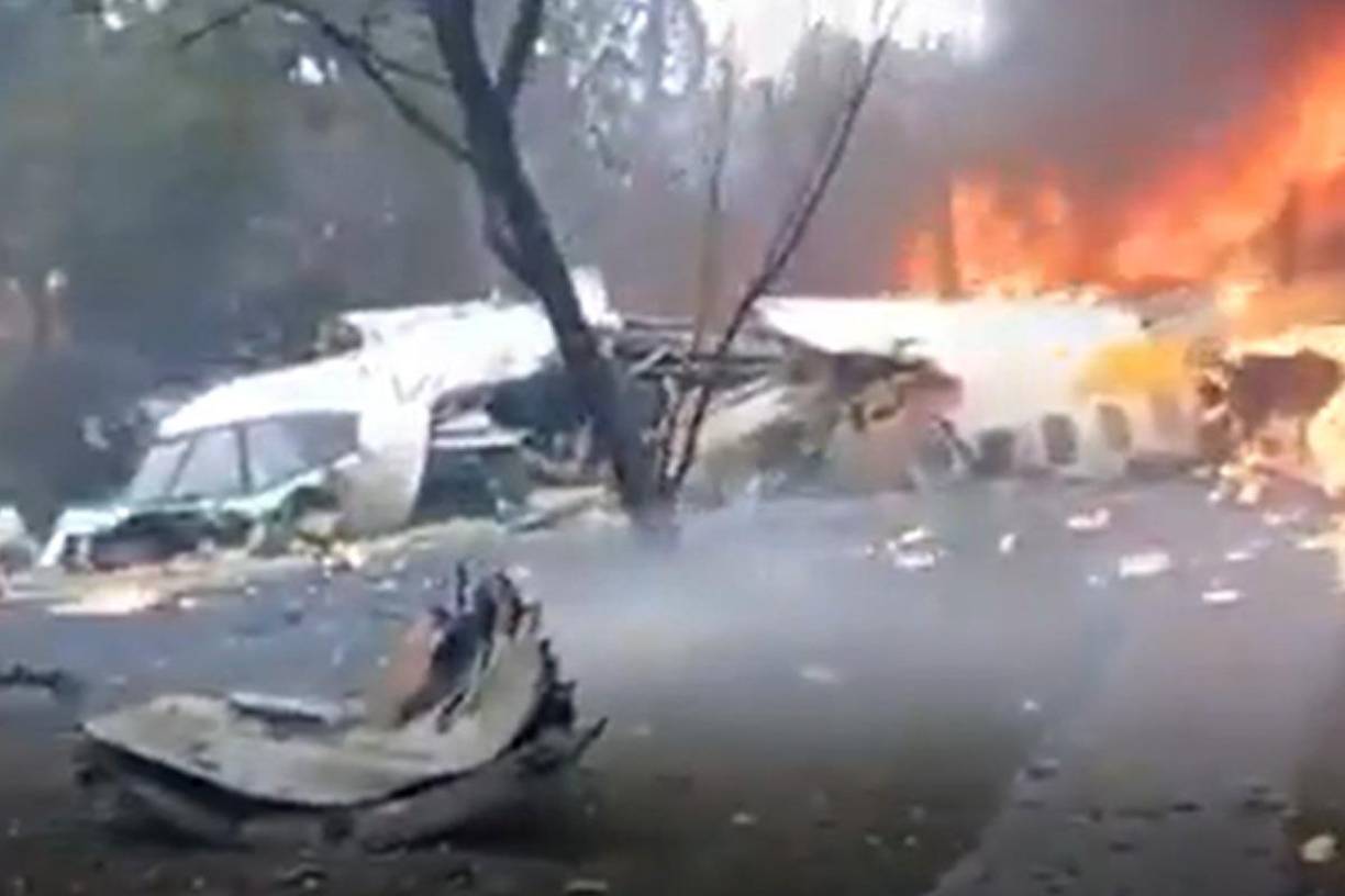 Un avión con 62 personas a bordo se estrelló este viernes en el interior del estado brasileño de Sao Paulo, informaron los bomberos y la aerolínea.
