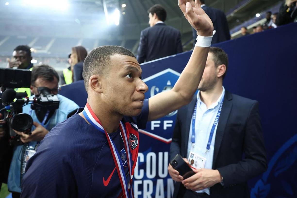 El diario L’Equipe informa que el proceso de separación entre Kylian Mbappé y el PSG se ha enturbiado por unos impagos al futbolista.