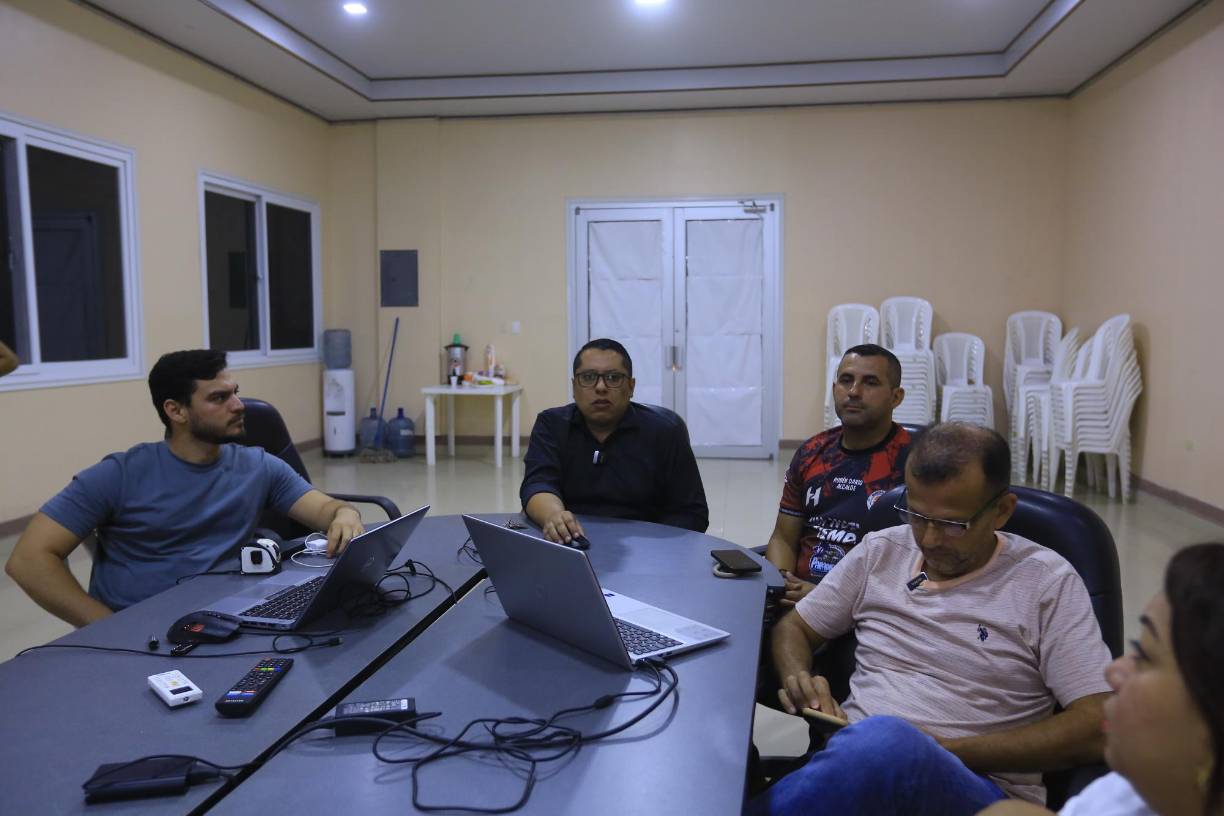 11) De igual manera, se afectarán los planes para el desarrollo del proyecto de manejo de desechos sólidos del municipio, ya que la ubicación no será factible por su proximidad con el espejo de agua de la represa.