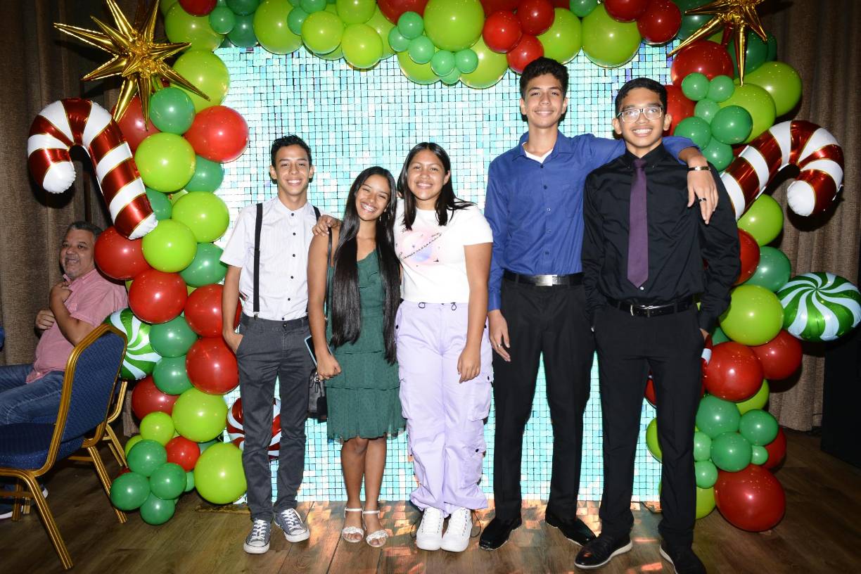 Allan Ramos, Aileen Ríos, Heisy Berrios, Aaron Sandoval y Samuel Martínez