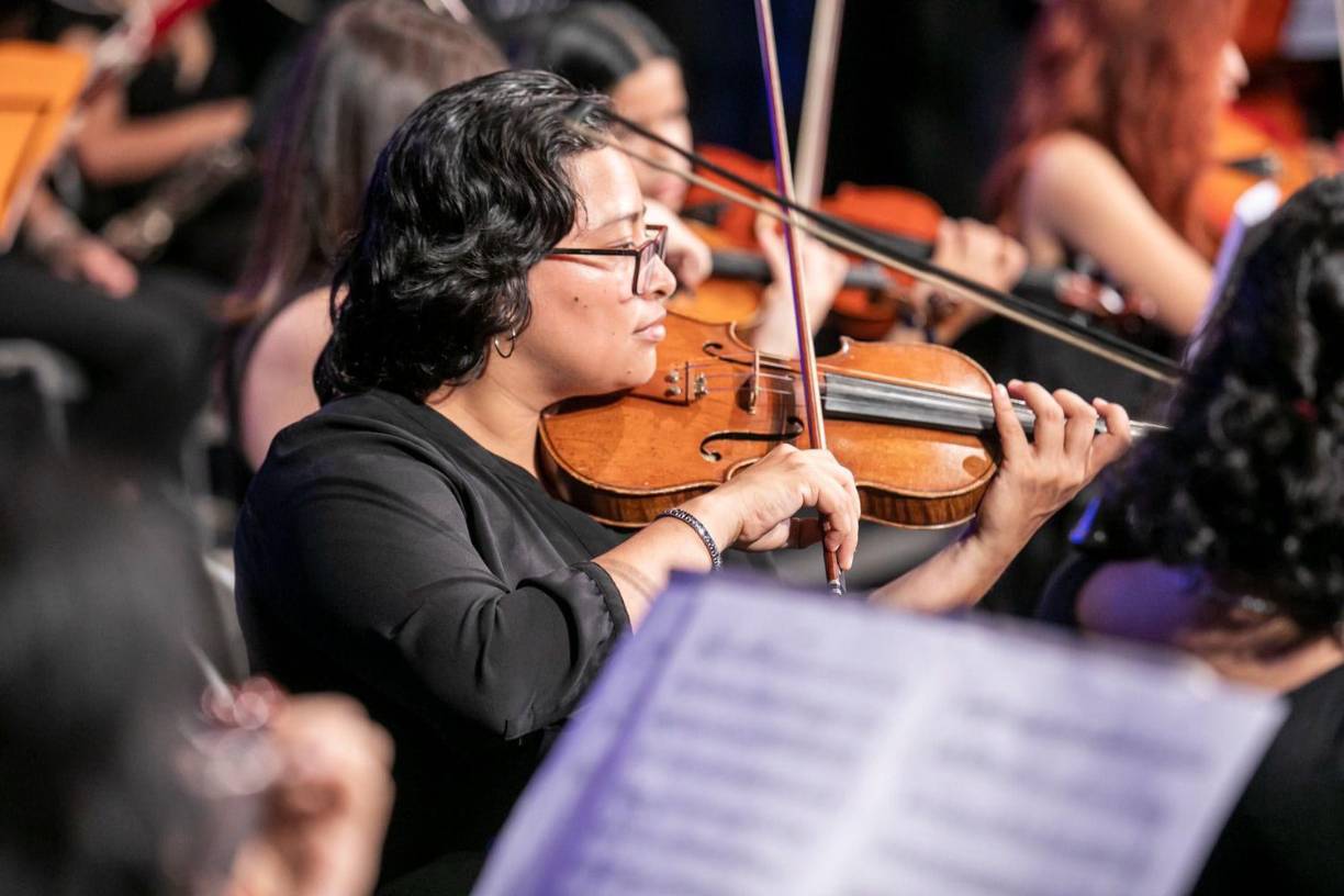 Solórzano Foppa, quien en 2015 también había creado en México una orquesta juvenil con 450 niños y niñas, informó que después de su presentación en Honduras, la OMM hará una corta gira que le llevará a las capitales de El Salvador, Guatemala y México.