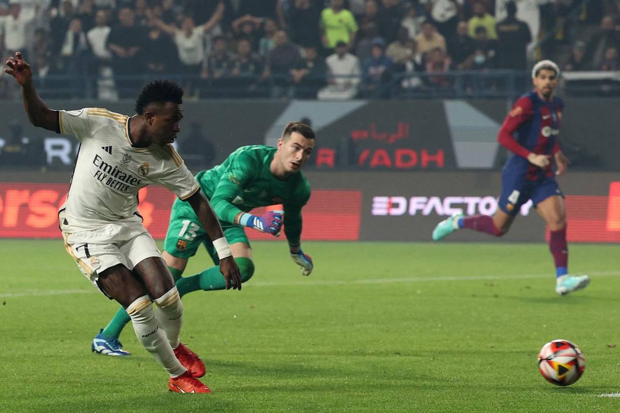 Y así definió Vinicius para su primer gol del partido en la final de la Supercopa de España.