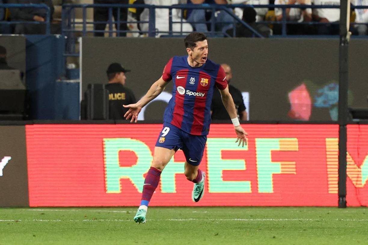 Robert Lewandowski gritando su golazo para el descuento del Barcelona en la final de la Supercopa de España.