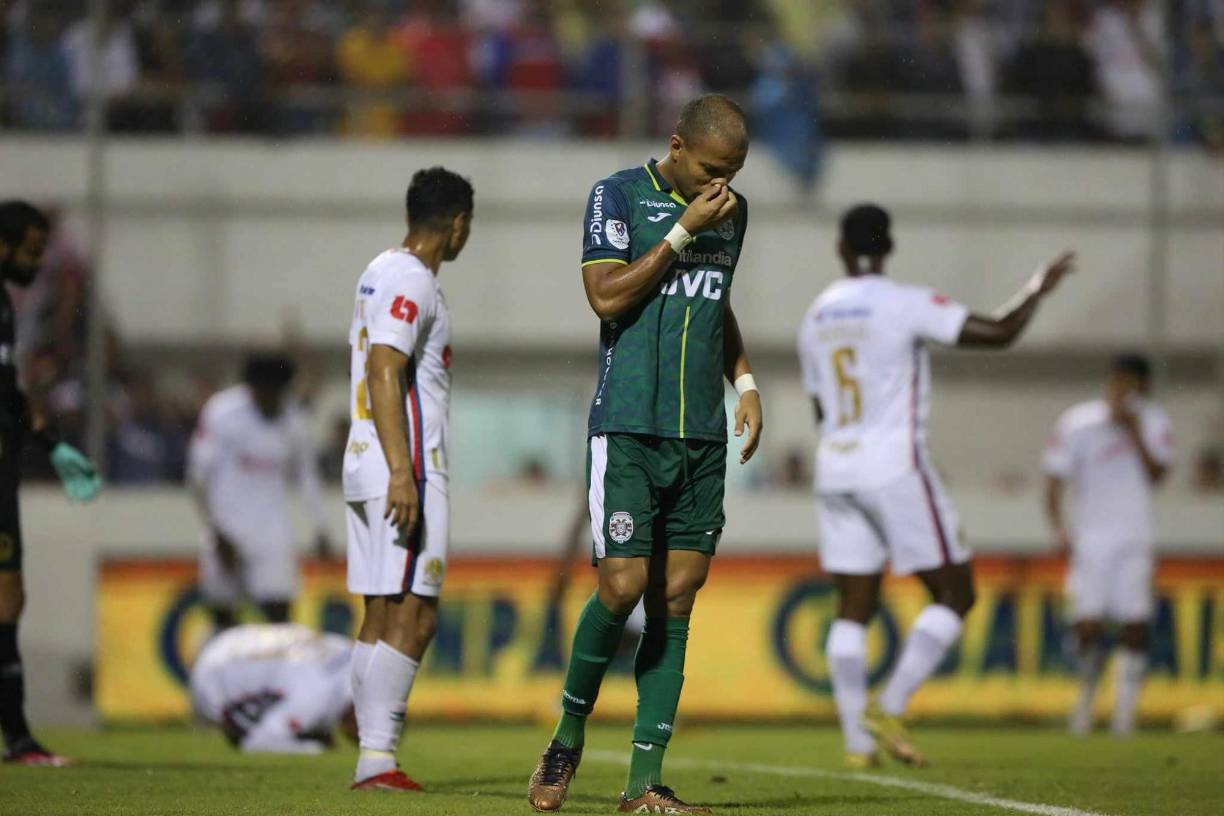 Andrés Felipe Ibargüen: El atacante colombiano tiene seis meses más de contrato con Marathón, pero no tuvo el mejor Clausura 2023 y está en veremos su continuidad con el cuadro verdolaga. 