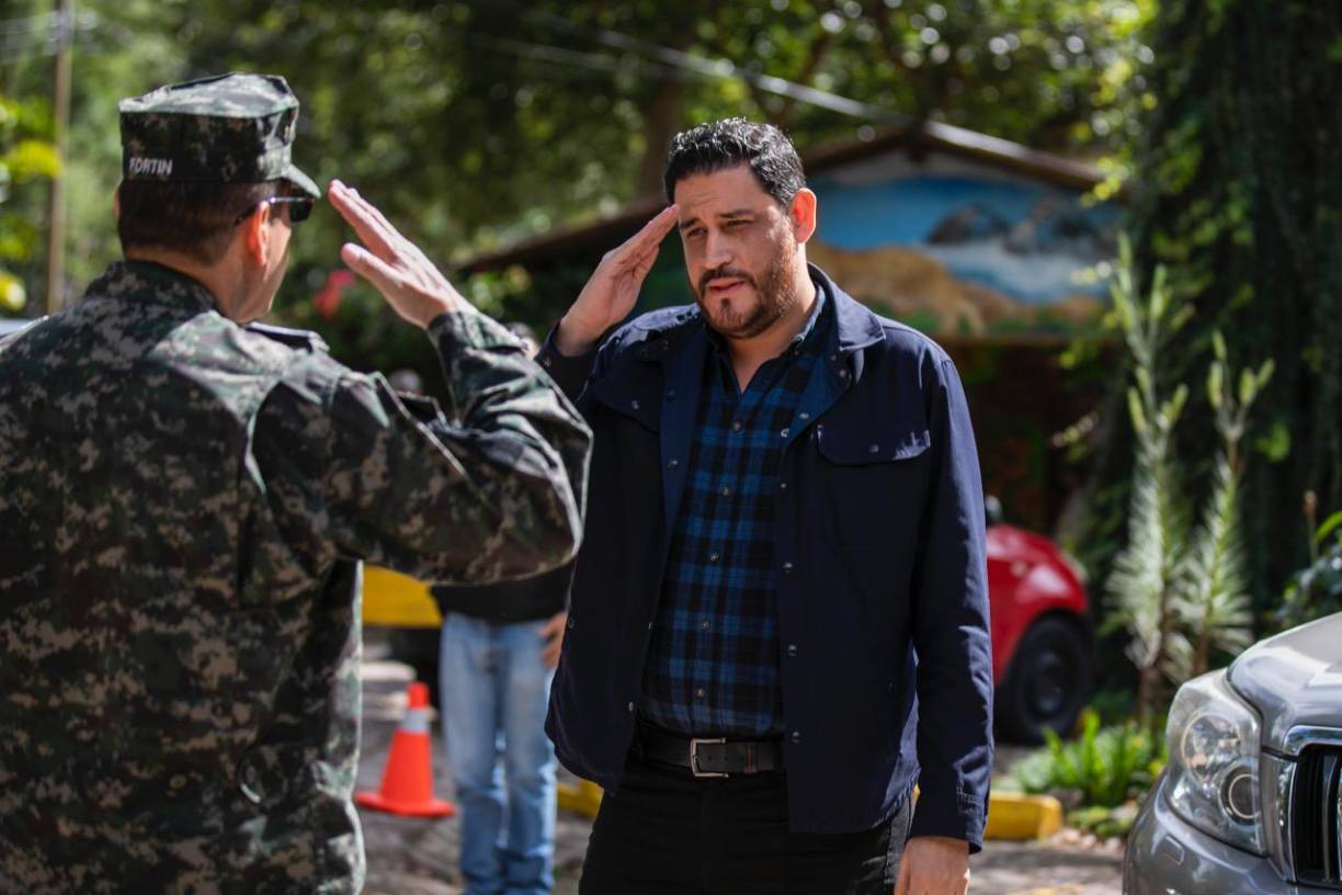 Uno de los primeros en llegar fue José Manuel Zelaya (Ministro de Defensa). Este sábado en horas de la tarde ministros de secretarías de Estado llegaron al municipio de Santa Lucía, lugar donde fueron convocados por la presidenta Xiomara Castro.