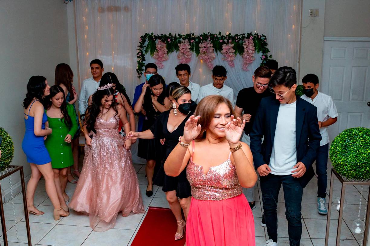 Grandes y chicos disfrutaron de la fiesta de 15 años de principio a fin.