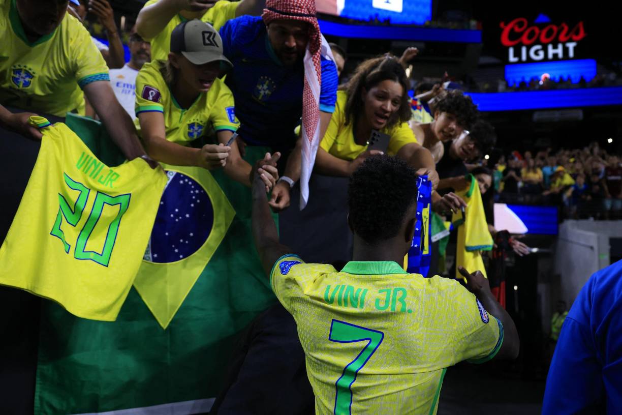 Show de Vinicius en EUA, bronca, Neymar presente e infiltrados en Copa América