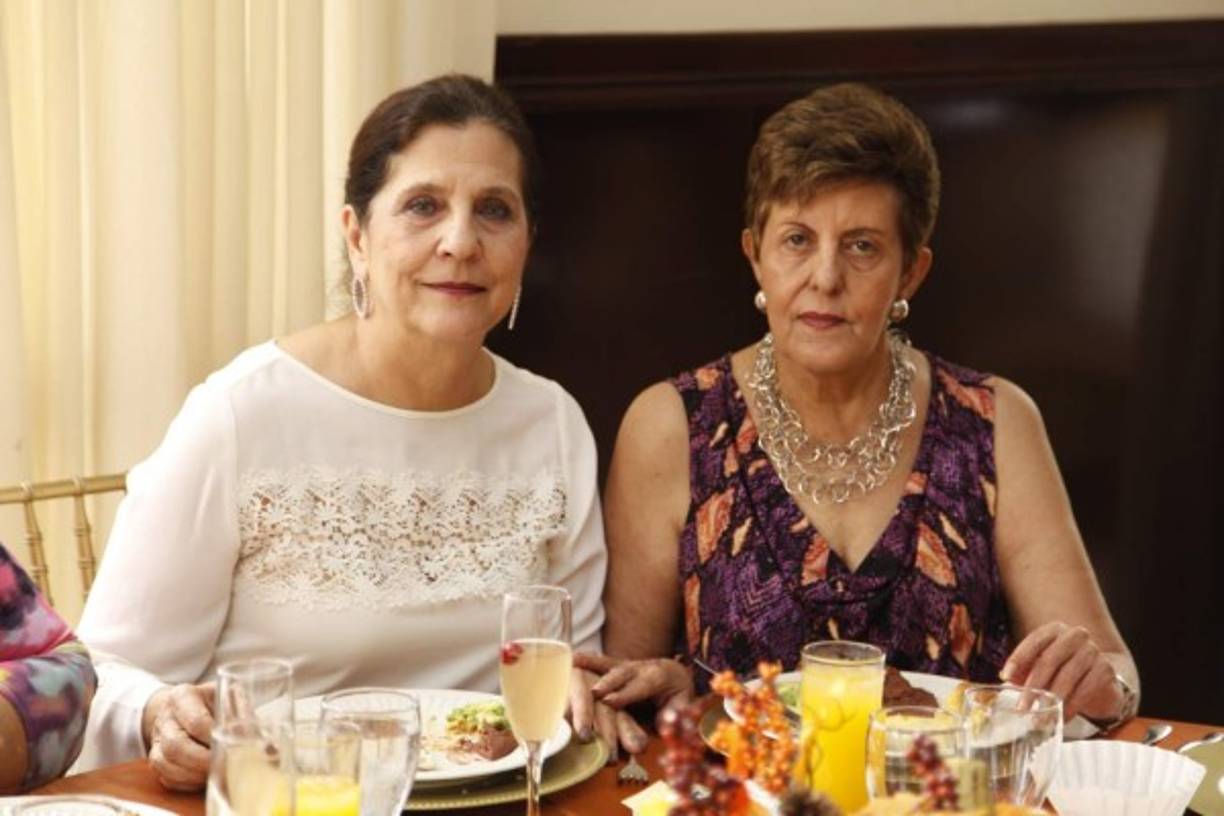 María Eugenia Handal y Alicia Abufele.