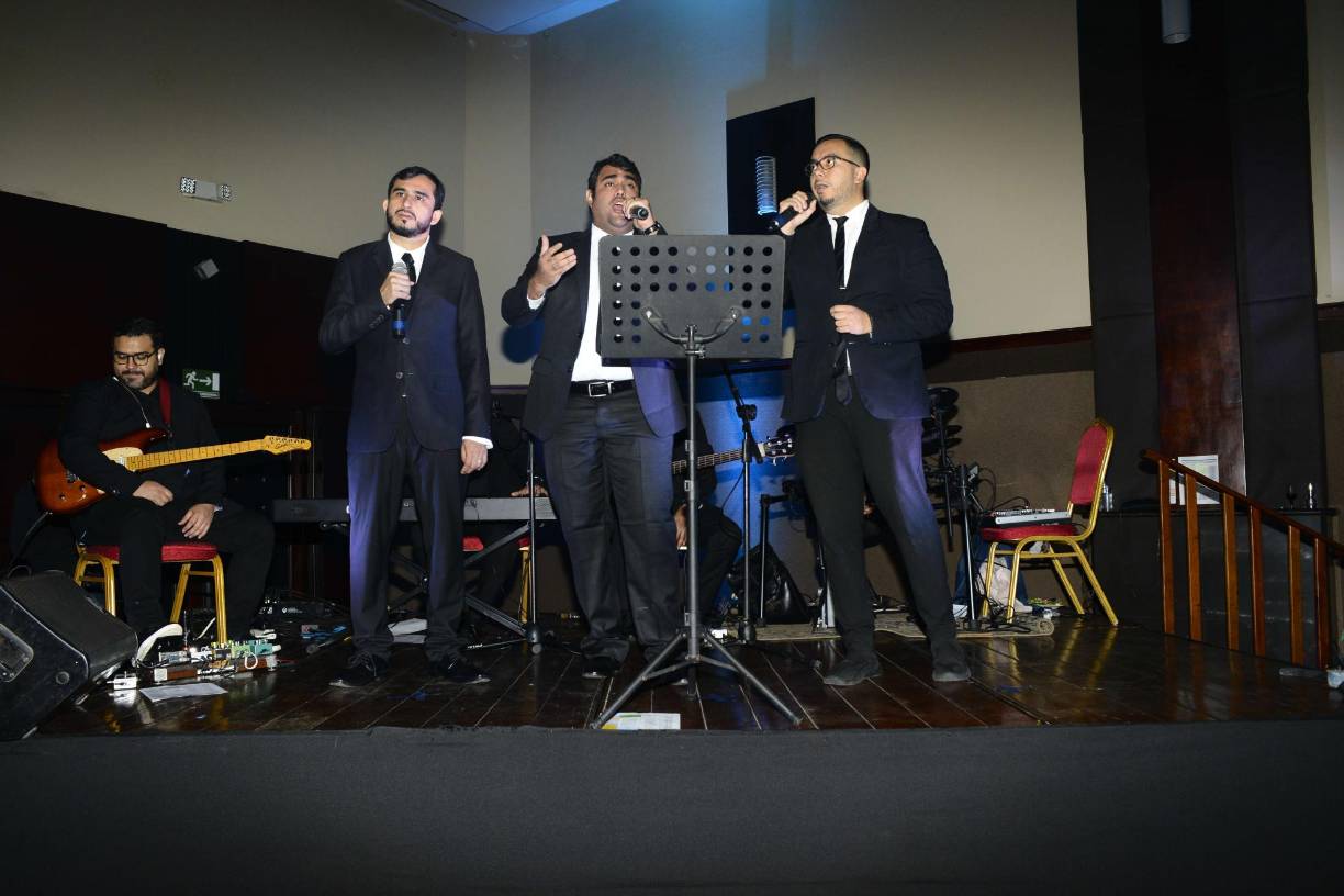 Más Música Más Esperanza fue el grupo que amenizó la galena velada. 