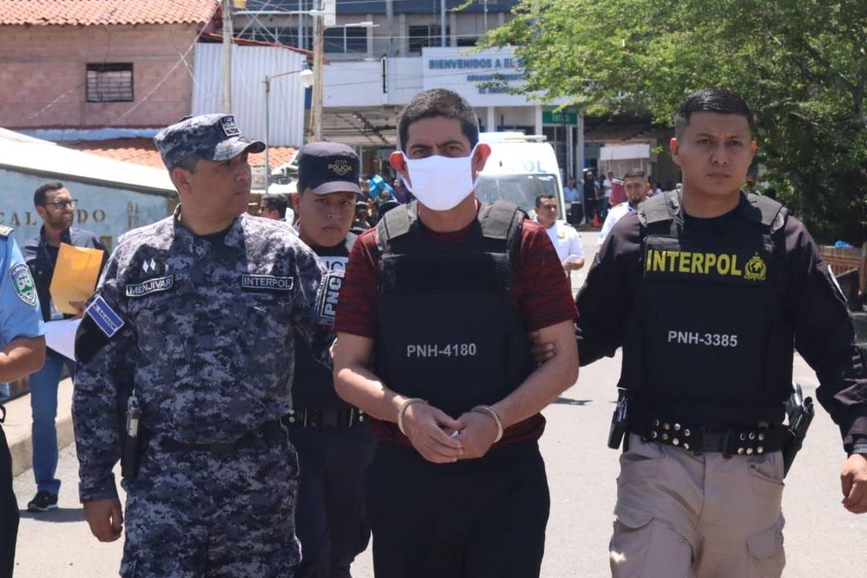 Fernando Suárez es acusado en Honduras por los delitos de uso de documentos públicos falsos, malversación de caudales públicos, fraude, prevaricato y lavado de activos.