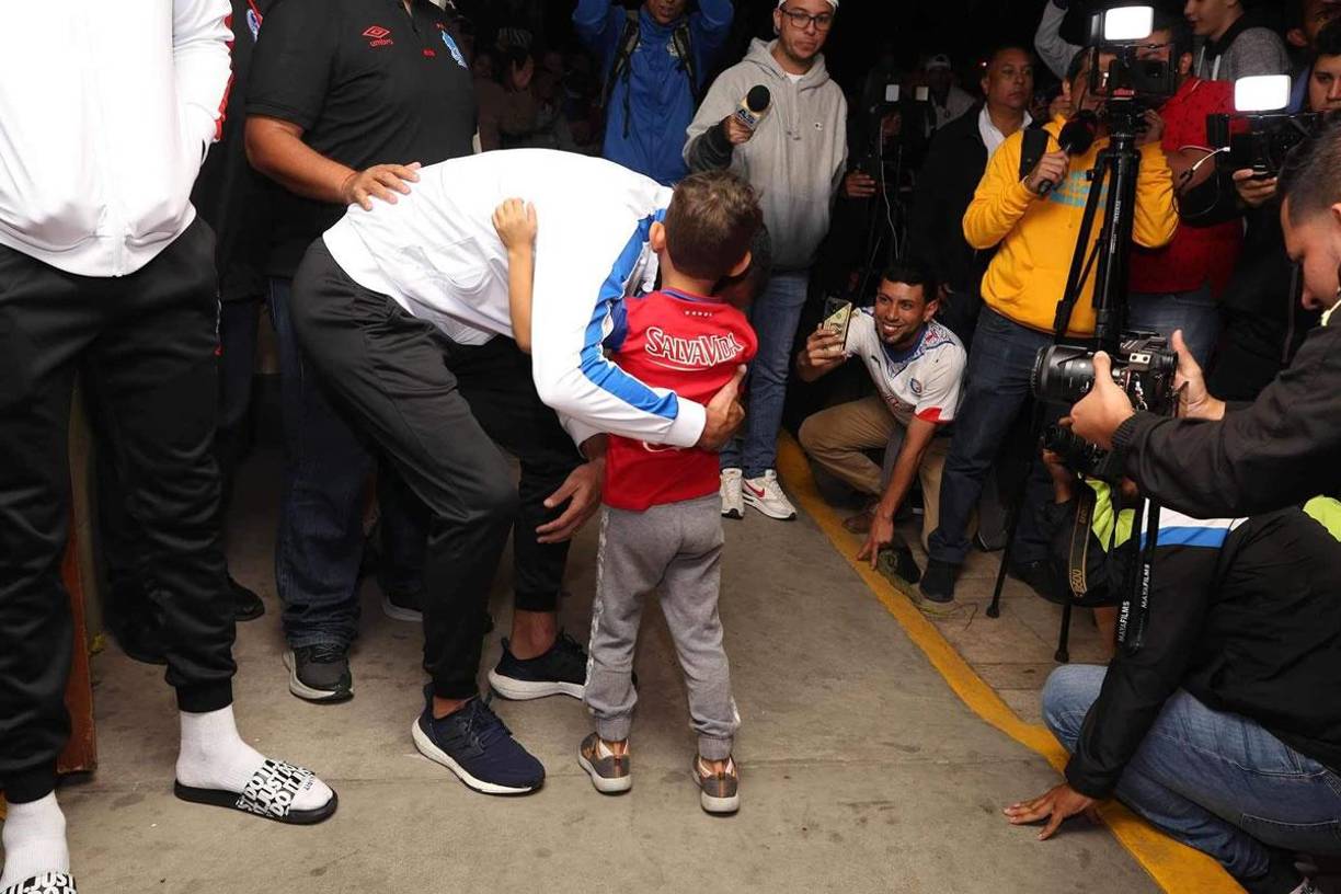 El arquero del Viejo León mostró su lado más humano con este pequeño aficionado merengue.