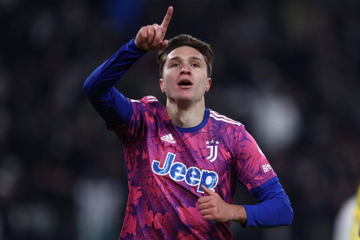 Según Daily Mail, Federico Chiesa, extremo de la Juventus, está siendo ofrecido a varios clubes de la Premier League. El Aston Villa es uno de ellos, pero el italiano prefiere jugar la Champions League la próxima temporada. El Newcastle es también una opción, pero “Las Urracas” están trabajando con el Leicester para llegar a un acuerdo por Harvey Barnes.