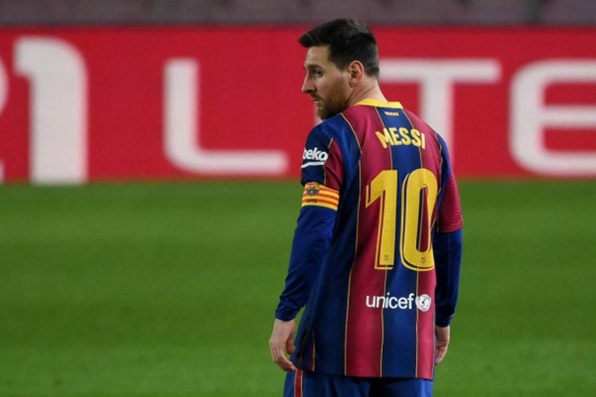 Lionel Messi mantiene en vilo al barcelonismo ya que no logra renovar su contrato y clubes como PSG y Manchester City le han lanzado ofertas. Foto AFP.