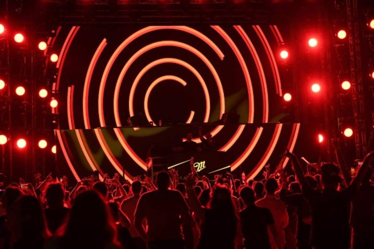 El dúo belga alborotó a los presentes que llegaron a disfrutar de una noche cargada de música eléctronica.