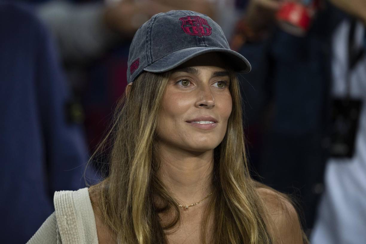 Así fue captada la mujer de Lewandoski, Anna Lewandowska, en la grada durante el partido del grupo C de la Liga de Campeones. 