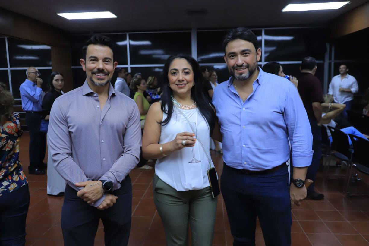 Ameno cóctel para celebrar 70 aniversario de la EIS