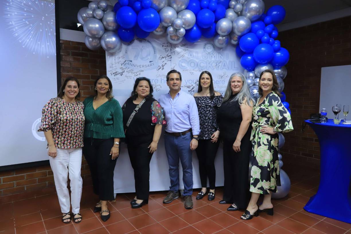 María Elena Panting, Patricia Velásquez, Doris Rodríguez, Munir Hawit, Paulette Canahuati, Frances Barber, y Enna Enamorado.