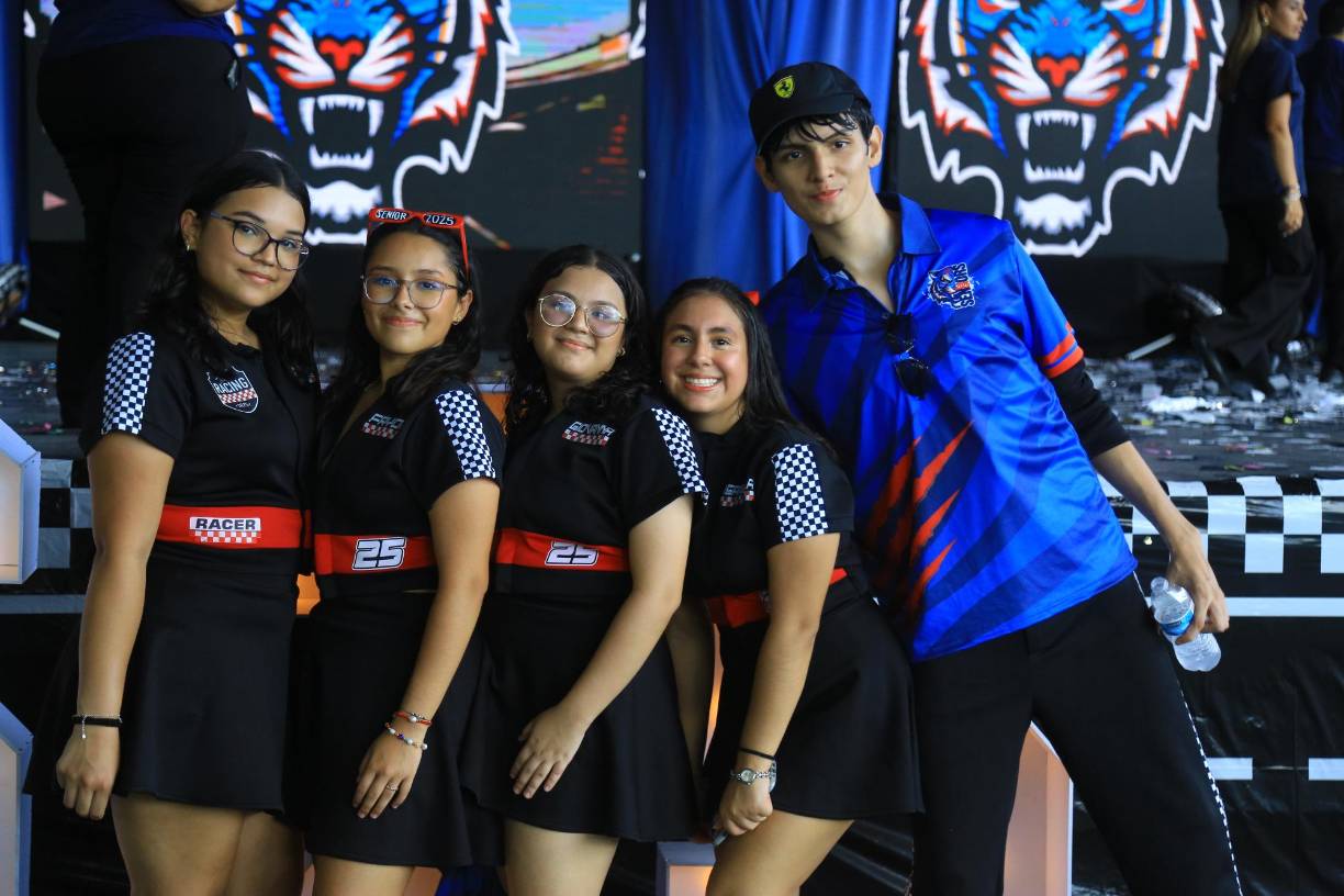 Ivanna Jiménez, Fryda María Bueso, Giovanna Calderón, Isabella Medina y Óscar García