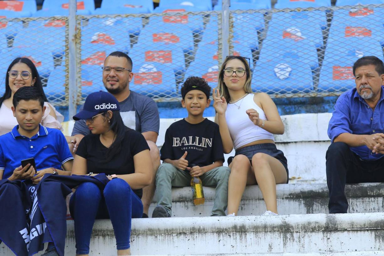 La bella chica posó para el lente de Diario LA PRENSA.