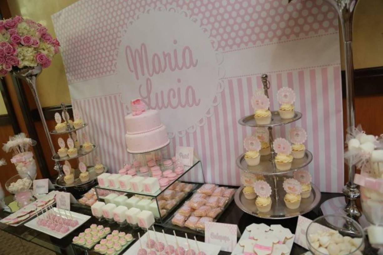 Los tonos rosa predominaron en la mesa de dulces. Melissa Castro creó todas las ricuras que fueron deleite al final de la tarde.