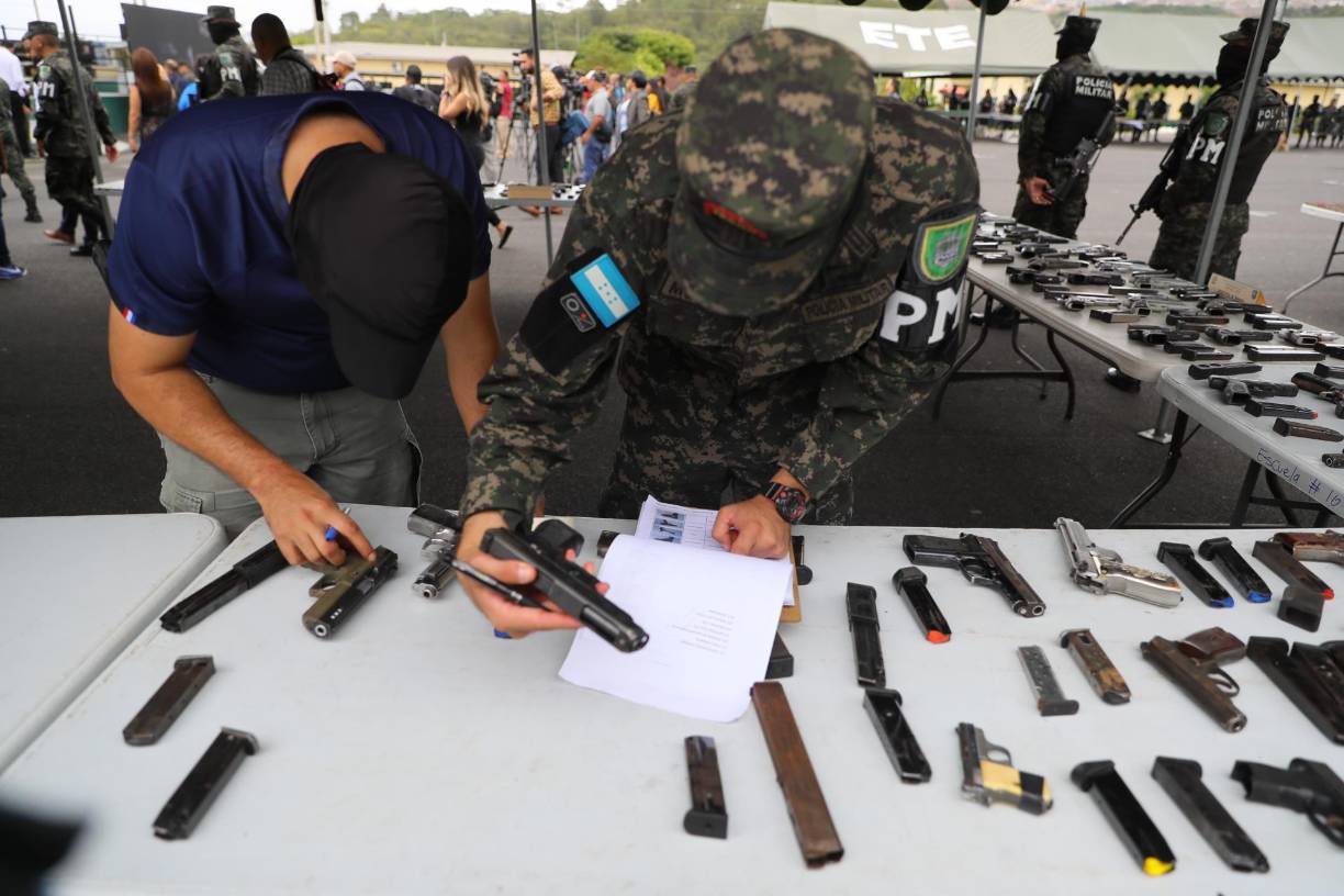 La Operación “Fe y Esperanza”, como la denominó el Gobierno, ya dio los primeros resultados, sin embargo, algunos sectores de derechos humanos cuestionan la militarización de las cárceles. 