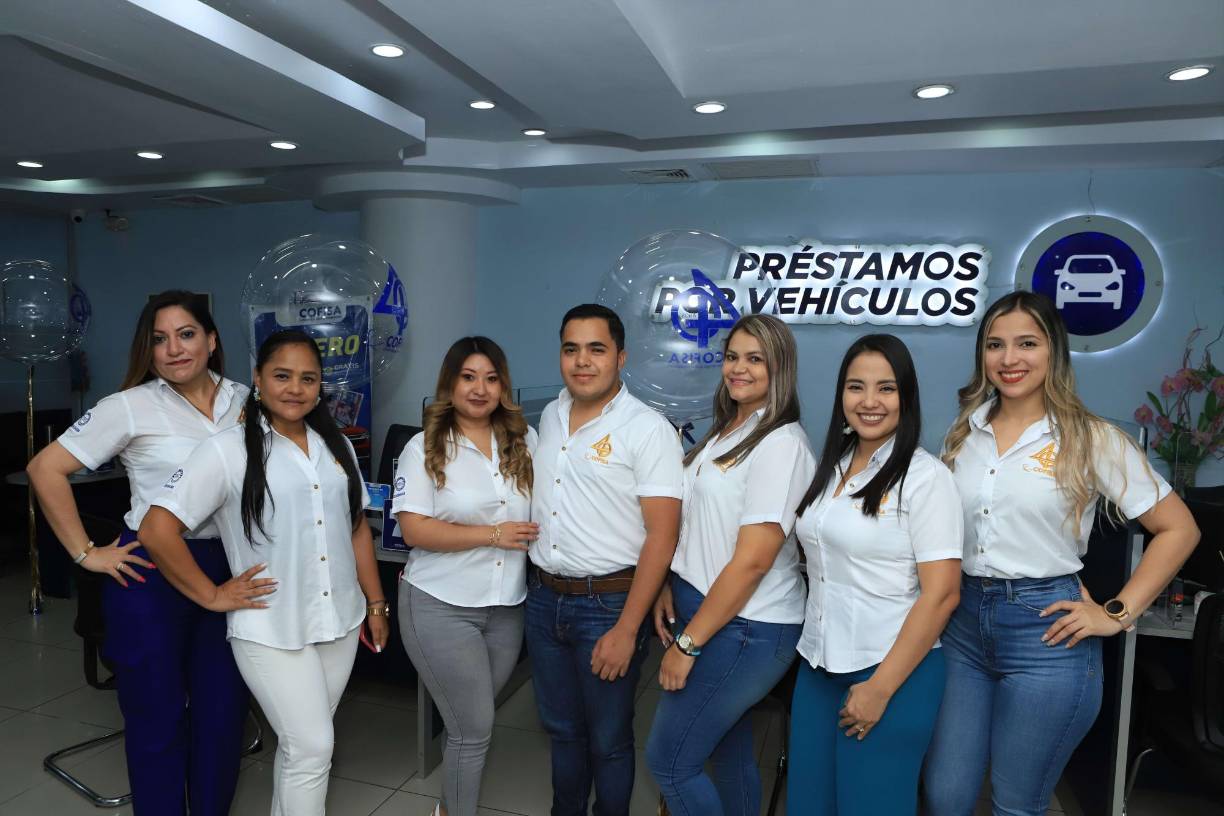 Yahaira Salgado, Karina Salgado, Karla Morales, Josué Cartagena, Sheila Medina, Ana Rivera y Diana Madrid
