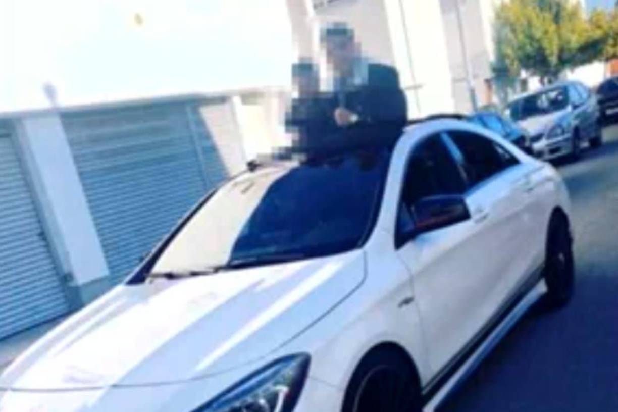 “Personas que no estudian, que no tienen una carrera, que no han conseguido su patrimonio trabajando y sí a través de una actividad ilícita como es el tráfico de drogas”, explica el portavoz de la policía. 