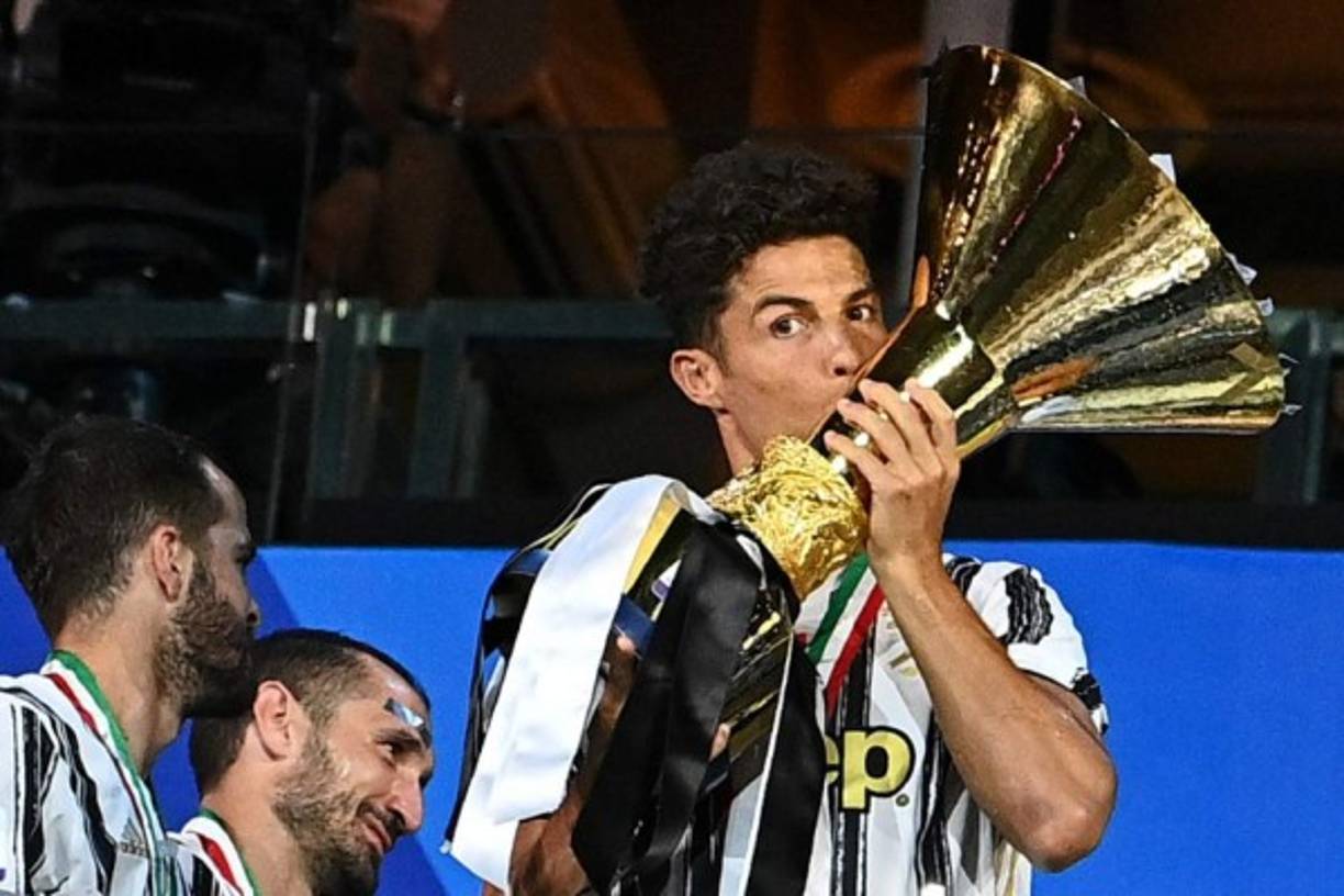 CR7 conquistó el título de la Serie A con la Juventus y como un autoregalo decidió adquirir un espectacular vehículo que ha causado revuelo en las redes sociales.