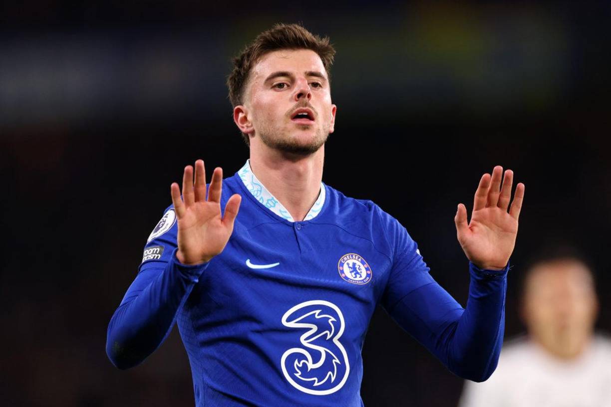El Manchester United prepara una oferta de 55 millones de libras esterlinas por el jugador del Chelsea, Mason Mount, según afirman en el Daily Mail. Todo ello mientras Erik ten Hag intenta robarle la delantera al Arsenal y al Liverpool después de convertir a la estrella blue en su principal objetivo de verano.