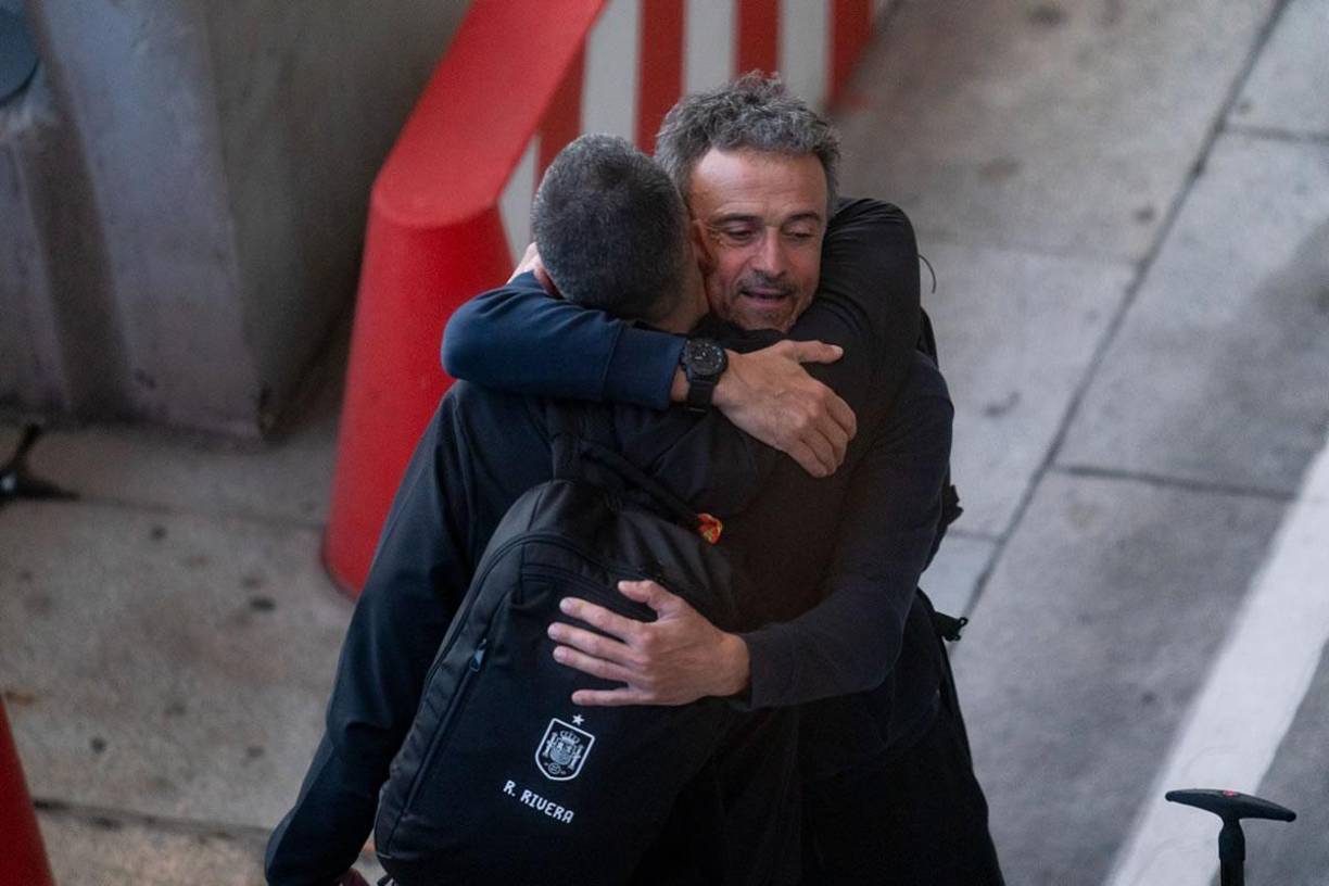 Luis Enrique se despidió de cada uno de sus asistentes en la selección española.