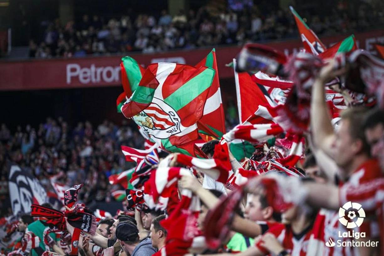 Posteriormente, y apoyado desde varias tribunas del estadio, se entonaron en varias ocasiones los gritos de ‘a Segunda oe, a Segunda oe’ y ‘que cante Negreira’ dedicados al equipo azulgrana.