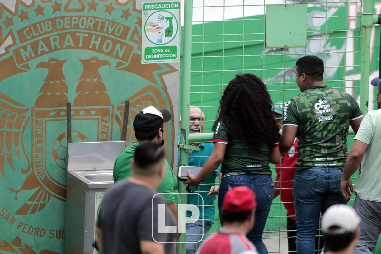 Manuel Keosseián se encaró con aficionados enardecidos del Marathón cuando iba saliendo del Yankel.